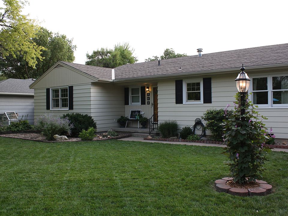 1st image of 303 S Park Dr