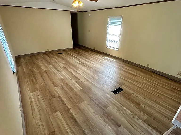 320 Thompson Rd — Photo 4