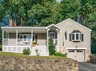 11 Rochelle Dr, Wakefield, MA 01880