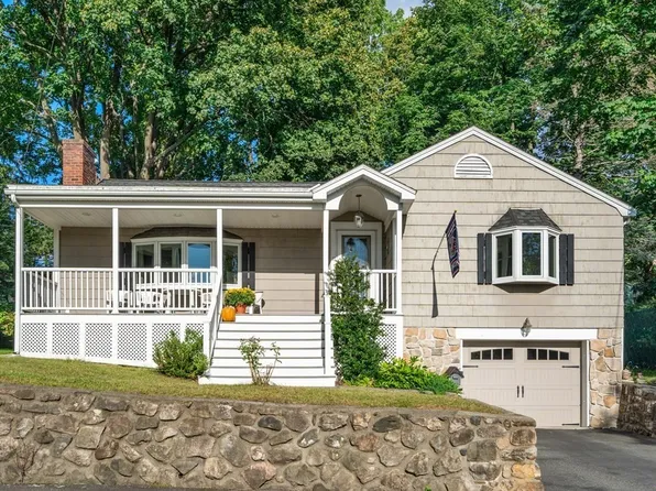 11 Rochelle Dr, Wakefield, MA 01880