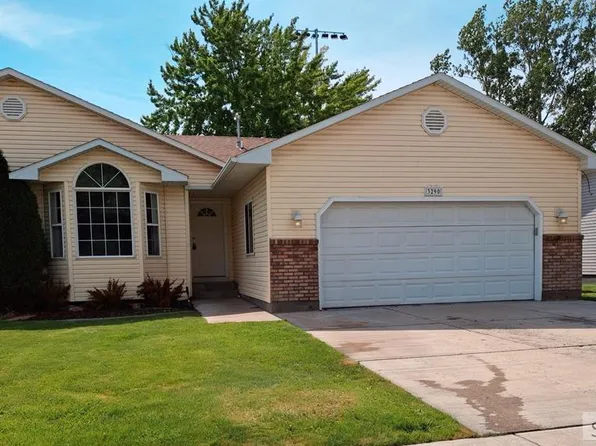 3290 S Carolyn Ln, Ammon, ID 83406