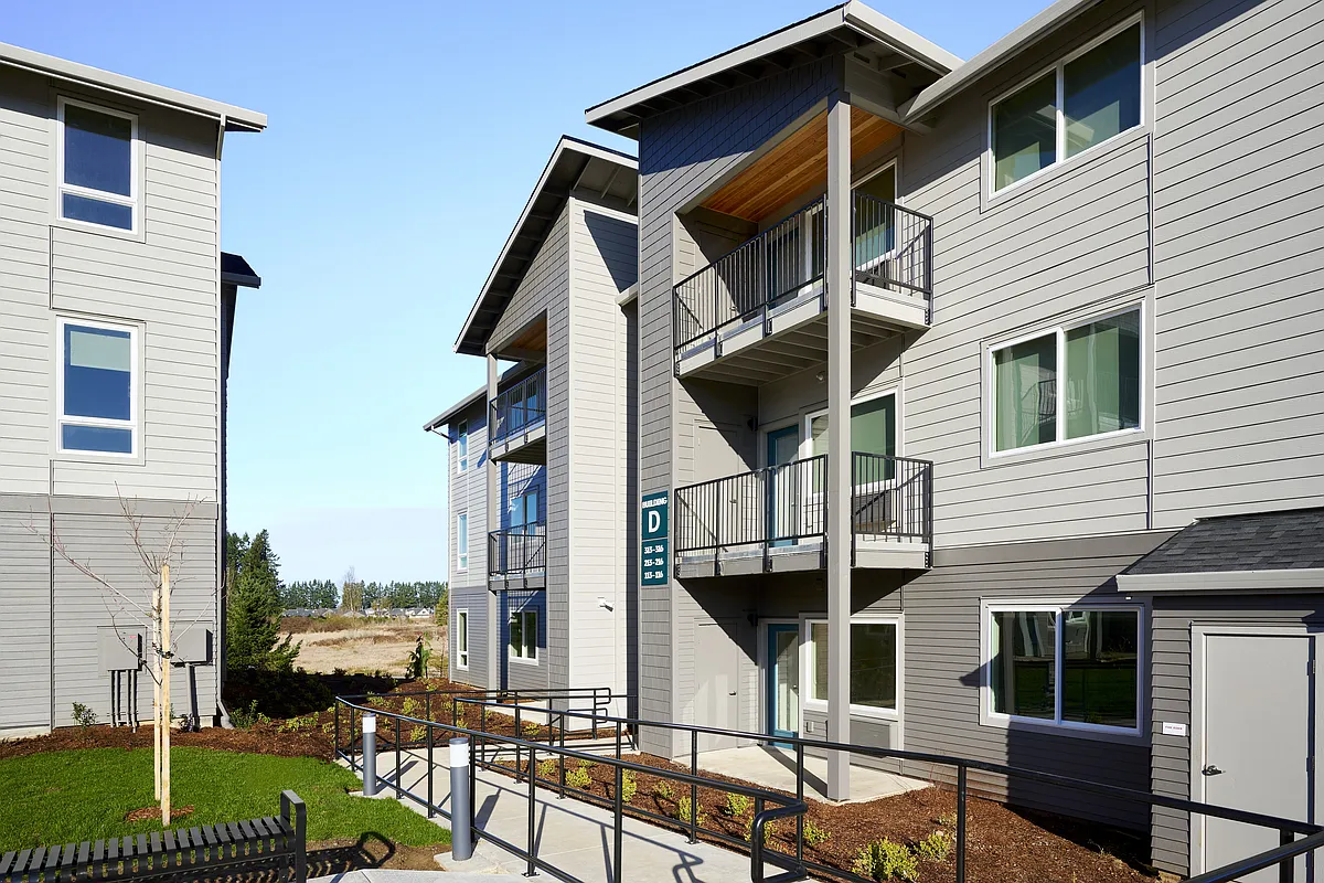 Building Photo - Fern Ridge