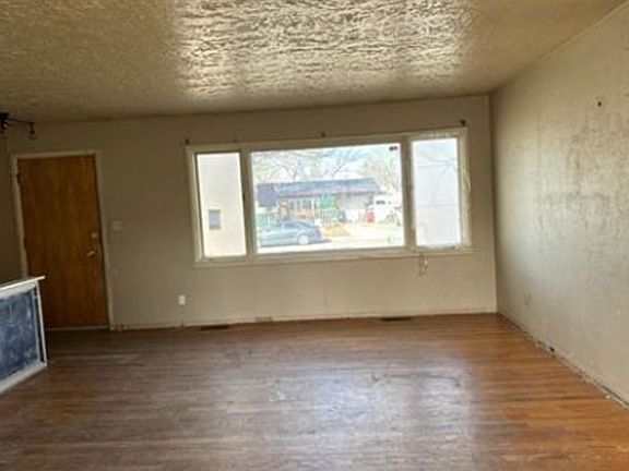 2nd image of 2835 Bellaire Dr