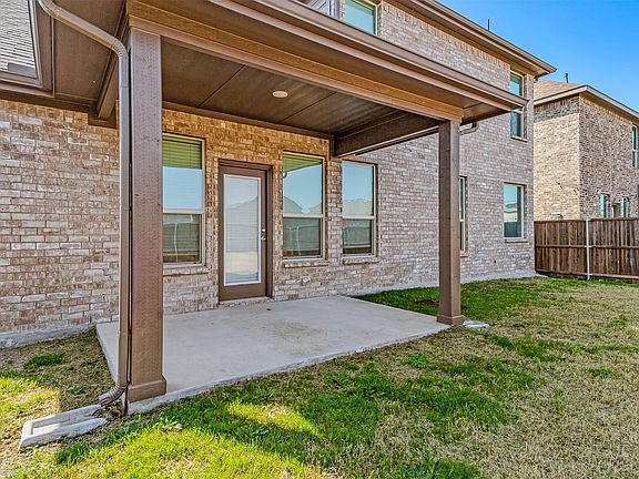 5th image of 638 Pinehurst Rd