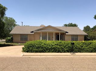231 Willowwood Ln, Levelland, TX 79336