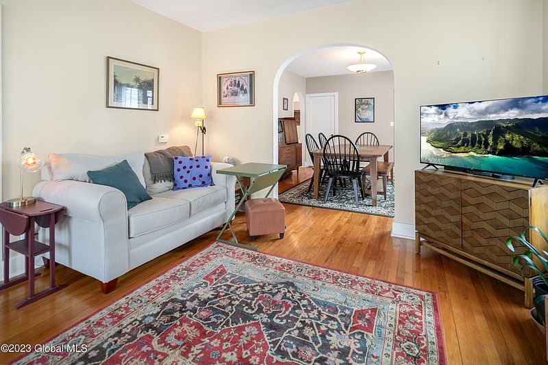 5th image of 45 Meadowlawn Avenue