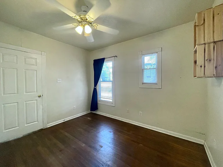 2202 Leon St — Photo 16