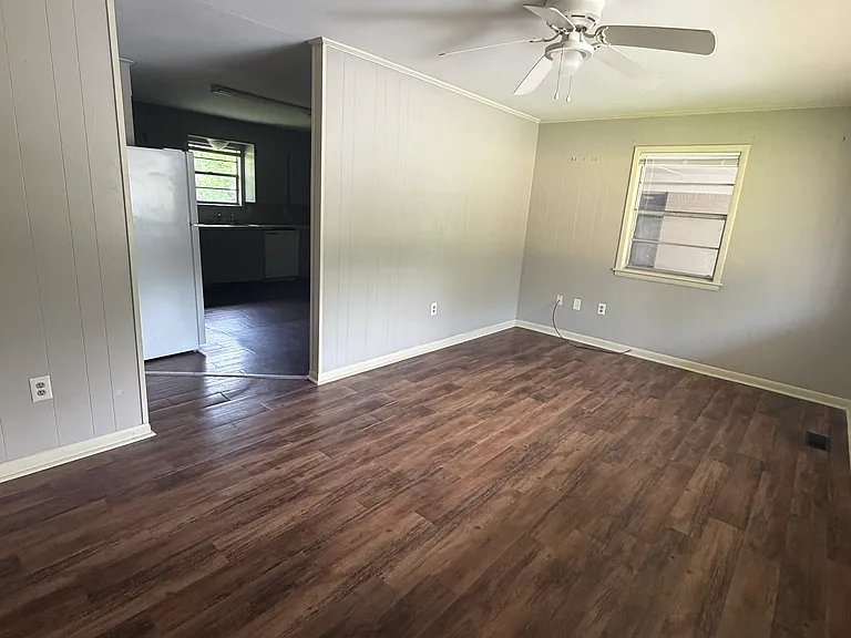 1819 Robins St — Photo 4