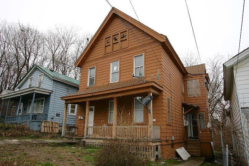 2nd image of 511 E Laurel St
