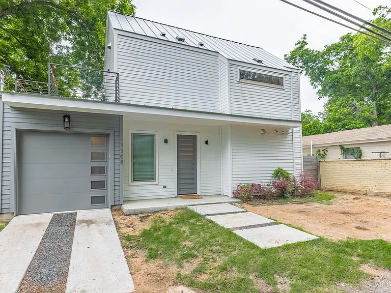 1708 Haskell St #B — Photo 1