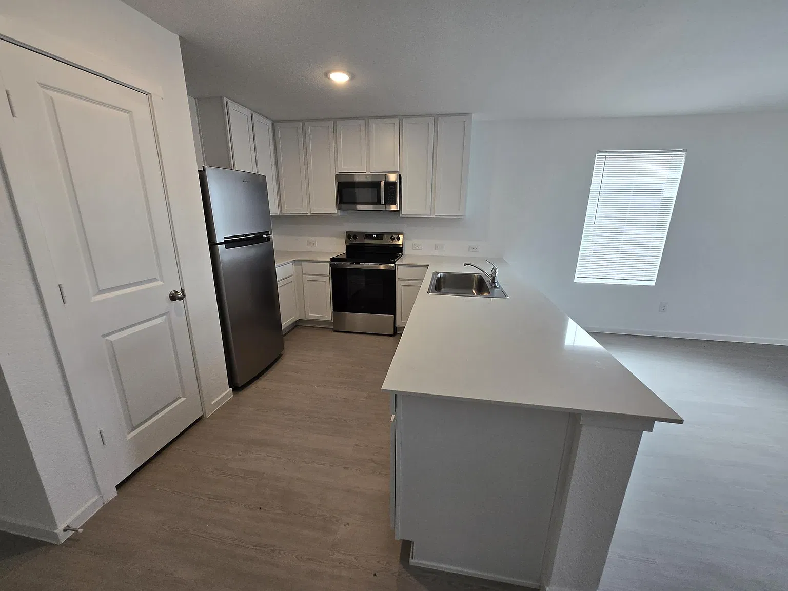4 bed, 1885 sqft, $1,775 — Photo 4