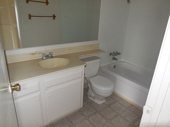 5th image of 2352 Villanova Cir APT 4