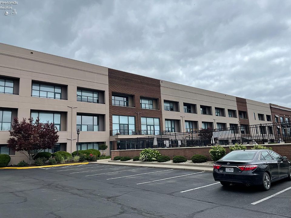 1st image of 401 W Shoreline Dr Unit 125