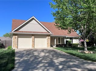 405 NW Beau Dr, Blue Springs, MO 64014