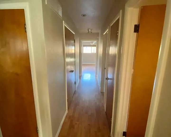 801 Runyan Dr — Photo 10