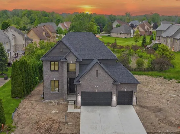 1107 Williamson Cir, Pontiac, MI 48340
