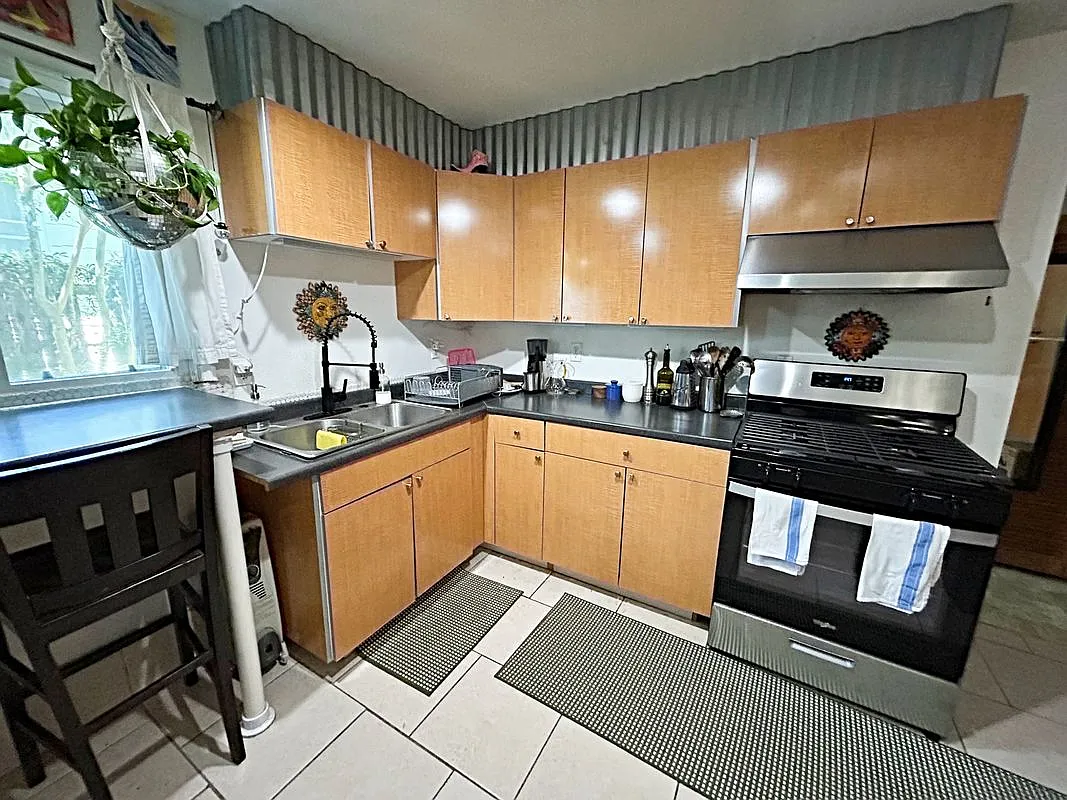 860 1/2 Taft Pl — Photo 3
