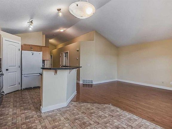 5th image of 211 N Saddlebrook Way NE