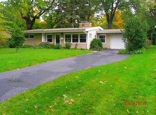 8325 Schreiber Dr, Munster, IN 46321