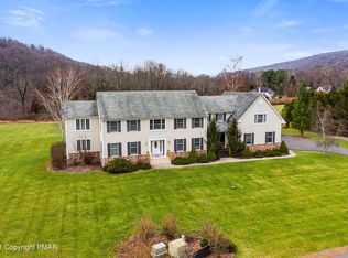 2516 Red Fox Ln, Stroudsburg, PA 18360