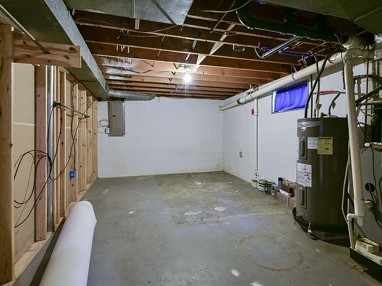 1137 W Main St — Photo 28