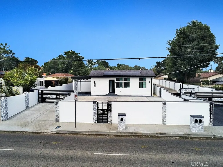 13310 1/2 Glenoaks Blvd — Photo 6