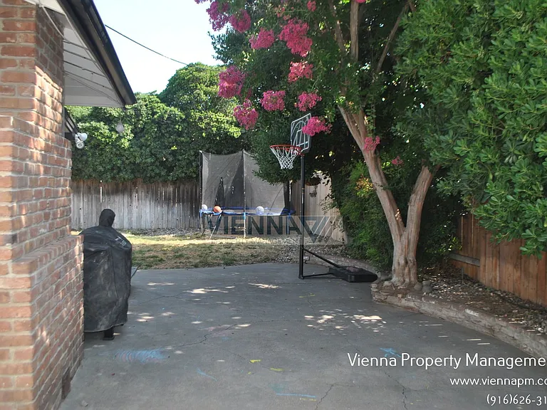 2913 Kerria Way — Photo 32