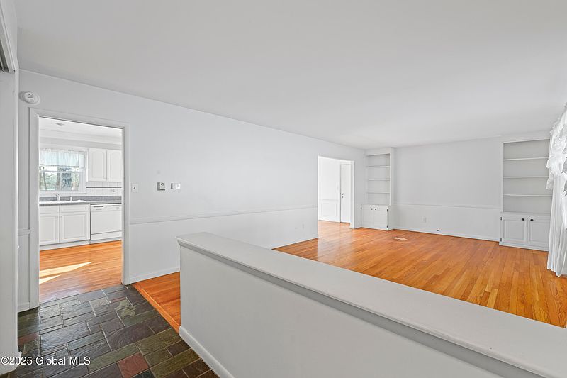 3rd image of 117 Acorn Drive