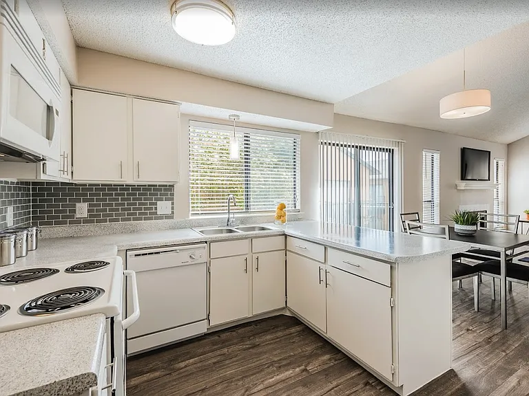 Amber Creek Apartments — Photo 1
