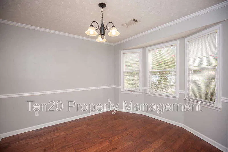 3 bed, 2.0 bath, 1280 sqft, $1,650 — Photo 3