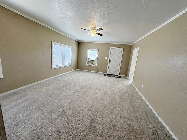 216 S Avenue I #1 — Photo 1