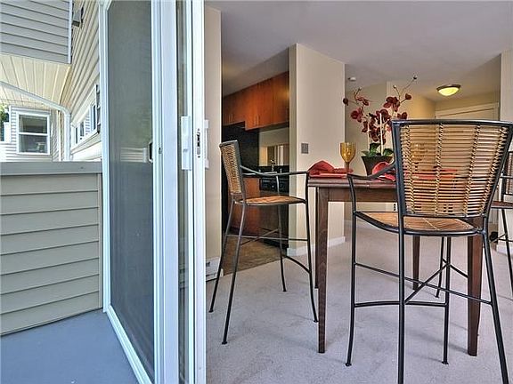 5th image of 615 SW Ambaum Blvd APT 202