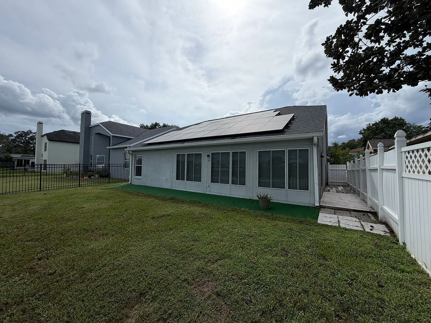 Solar & Waterfront 3/2 In River's Pointe - For Rent — Photo 2