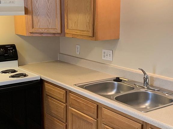 Large Kitchen with eat in area