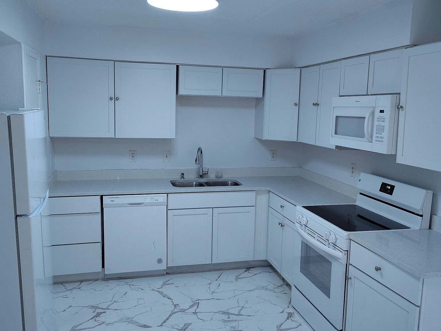 2808 W Walnut Hill Ln — Photo 4