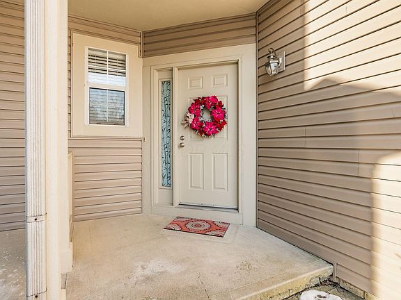 2nd image of 5522 Village Psge