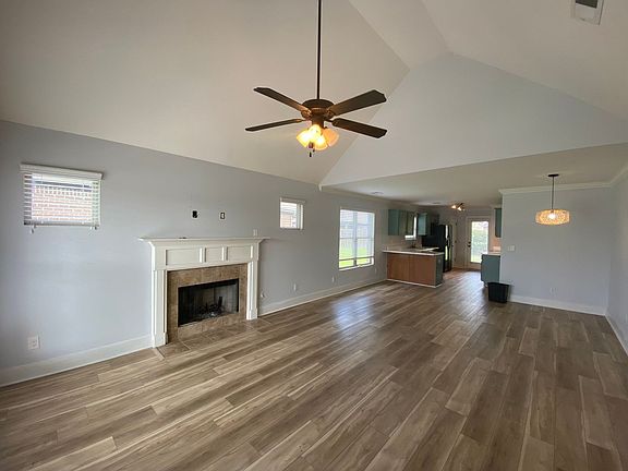 3rd image of 404 Rock Ledge Ct