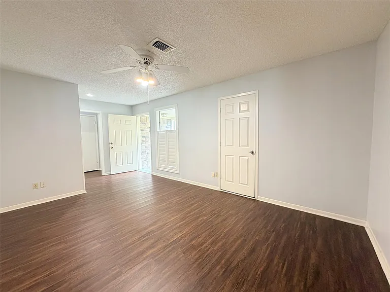2535 Planters Row — Photo 4