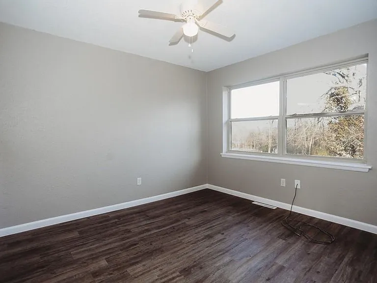 494 N Main St #B — Photo 9