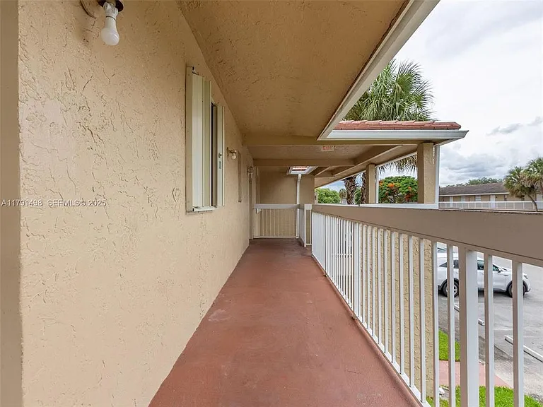 10106 Twin Lakes Dr #4 — Photo 5