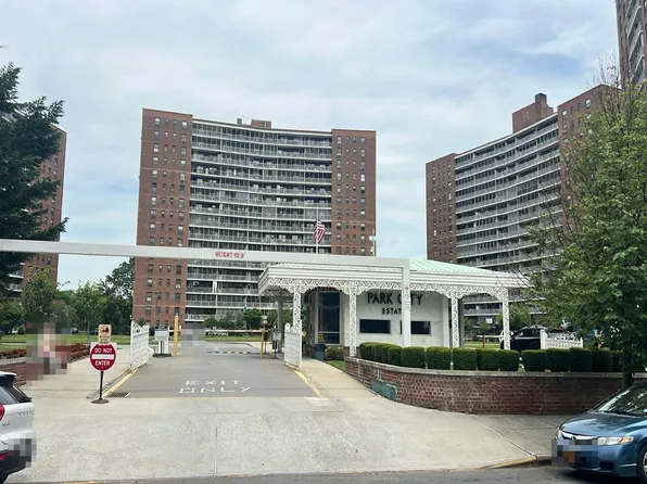 6135 98th St APT 1D, Rego Park, NY 11374