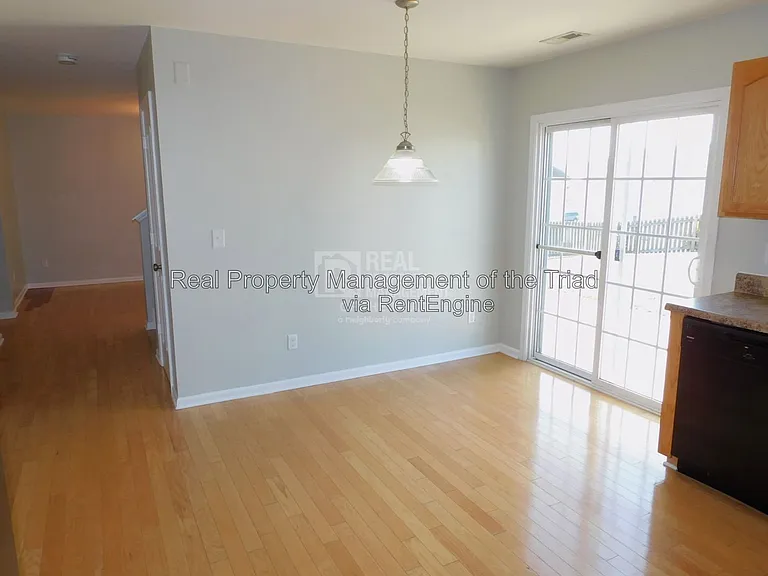 8 Rockport Ct — Photo 17