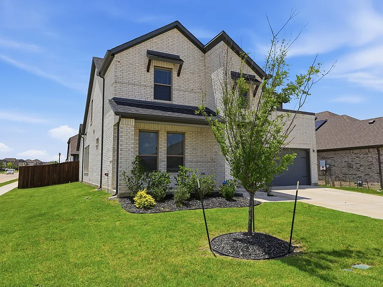 631 Southern Hills Dr — Photo 2