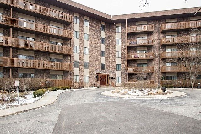 1st image of 120 Lakeview Dr APT 221