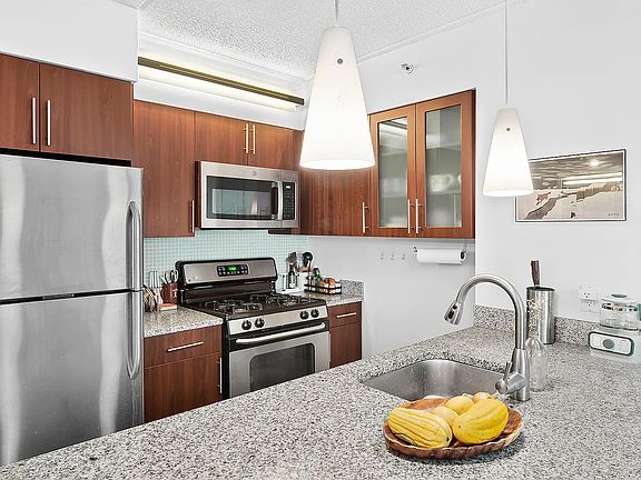 4th image of 555 W 23rd St #8CS