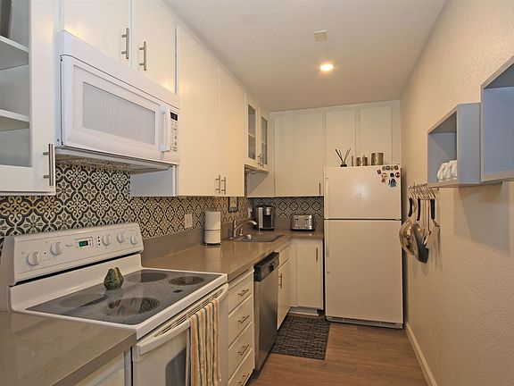 5th image of 2812 N Auburn Ct Unit F102