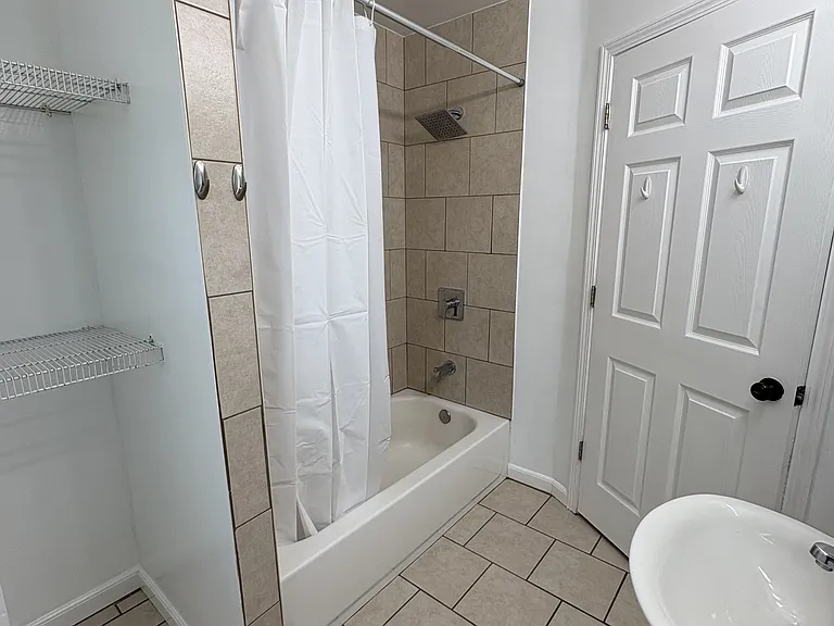 602 E Railroad St — Photo 22
