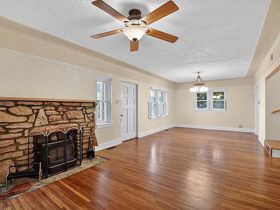 2nd image of 215 Arden St