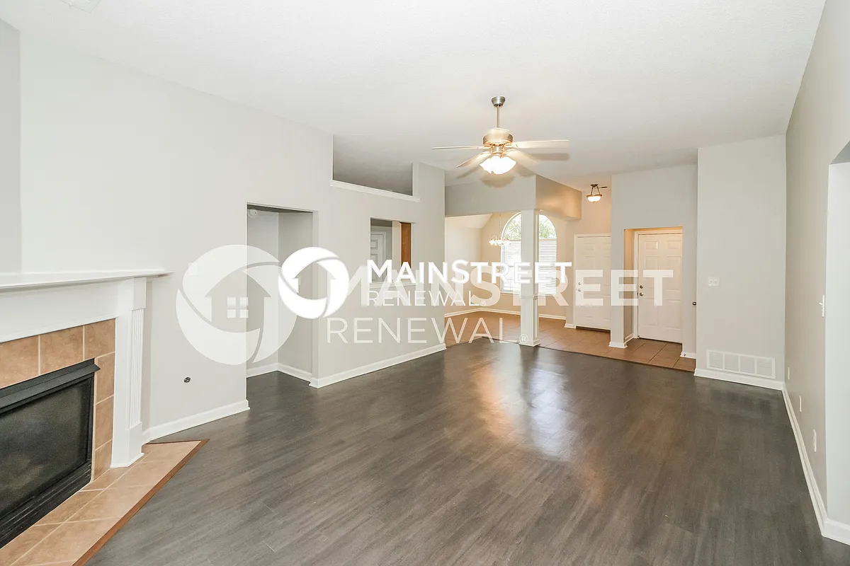 WM - Living Room - 9135 Tremont Dr