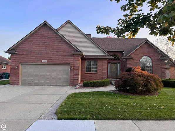 36590 Saint Clair Dr, New Baltimore, MI 48047